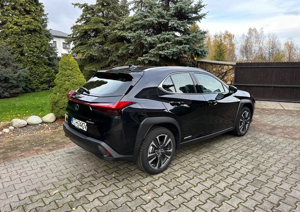 Lexus UX cena 139700 przebieg: 16200, rok produkcji 2022 z Libiąż małe 211